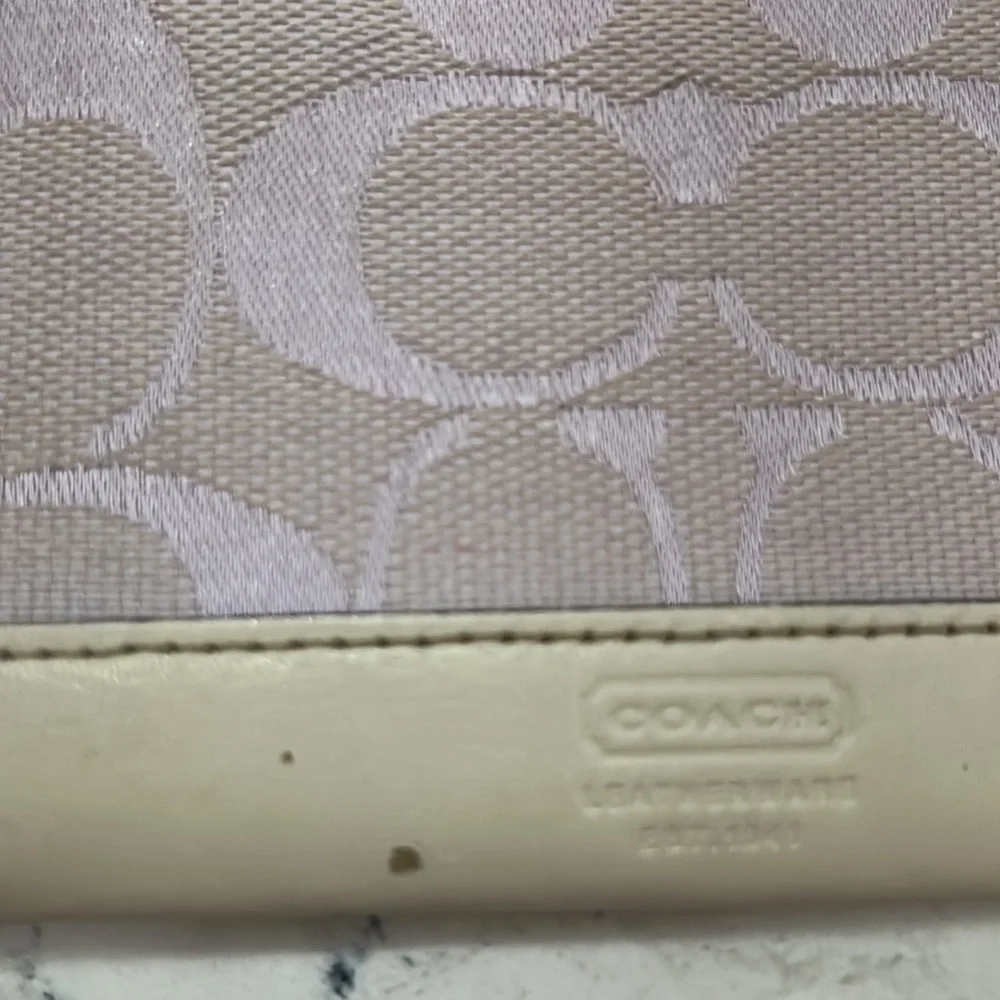 Coach lilac/cream small card wallet with keychain - Picture 6 of 6